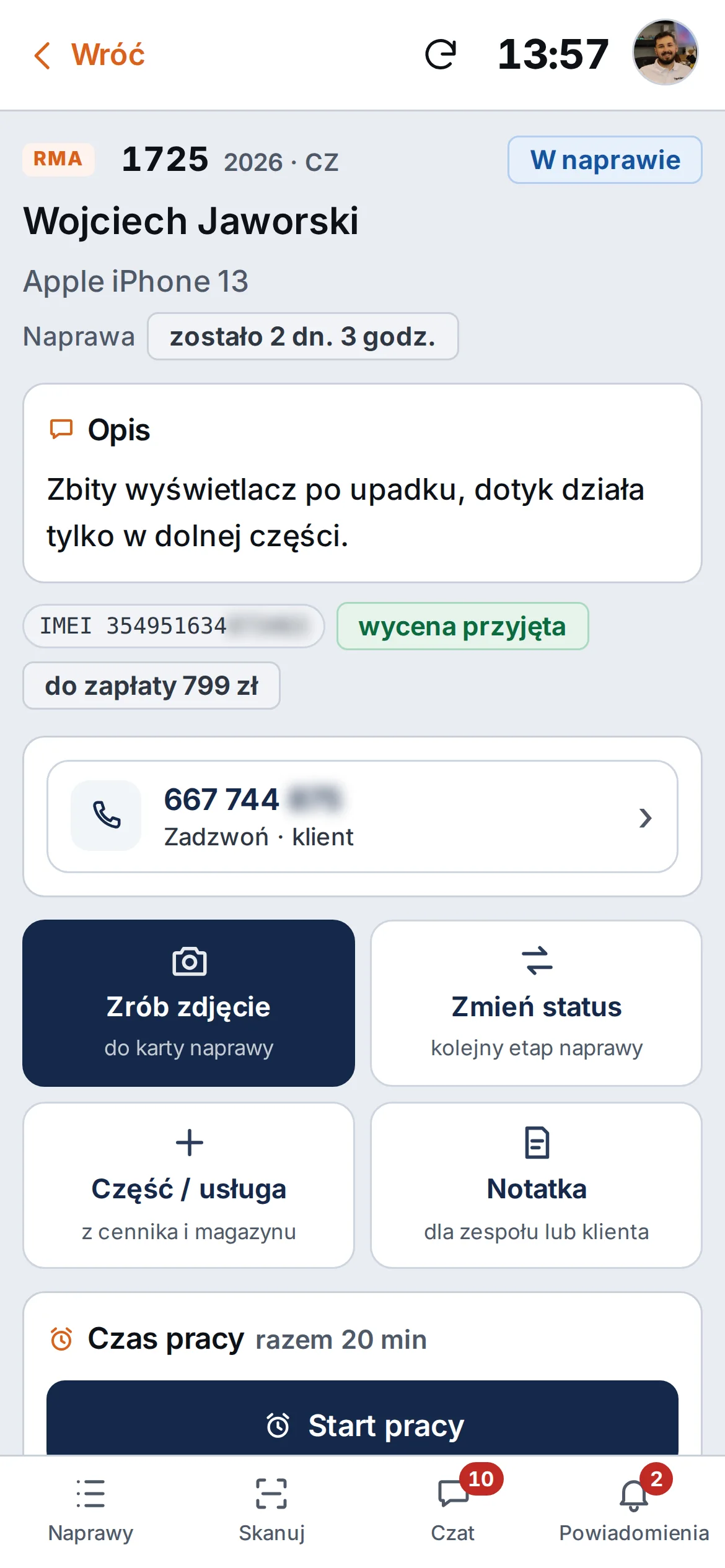 Karta naprawy na telefonie: opis usterki, telefon do klienta i cztery duże przyciski Zrób zdjęcie, Zmień status, Część lub usługa, Notatka – przykładowe dane