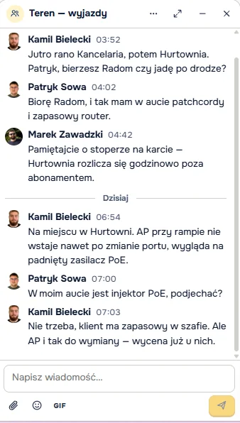 Okno czatu MIKS, kanał Teren – wyjazdy: technicy ustalają, kto jedzie do klienta i co zabrać – przykładowe dane