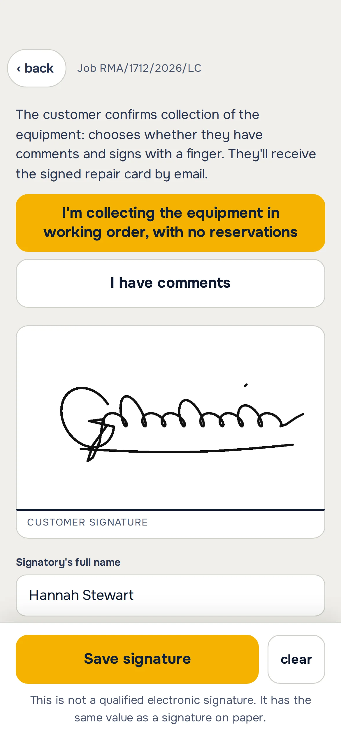 Phone after scanning the code: the customer chose I am collecting the device in working order, with no reservations, signed with a finger and entered her first and last name – sample data