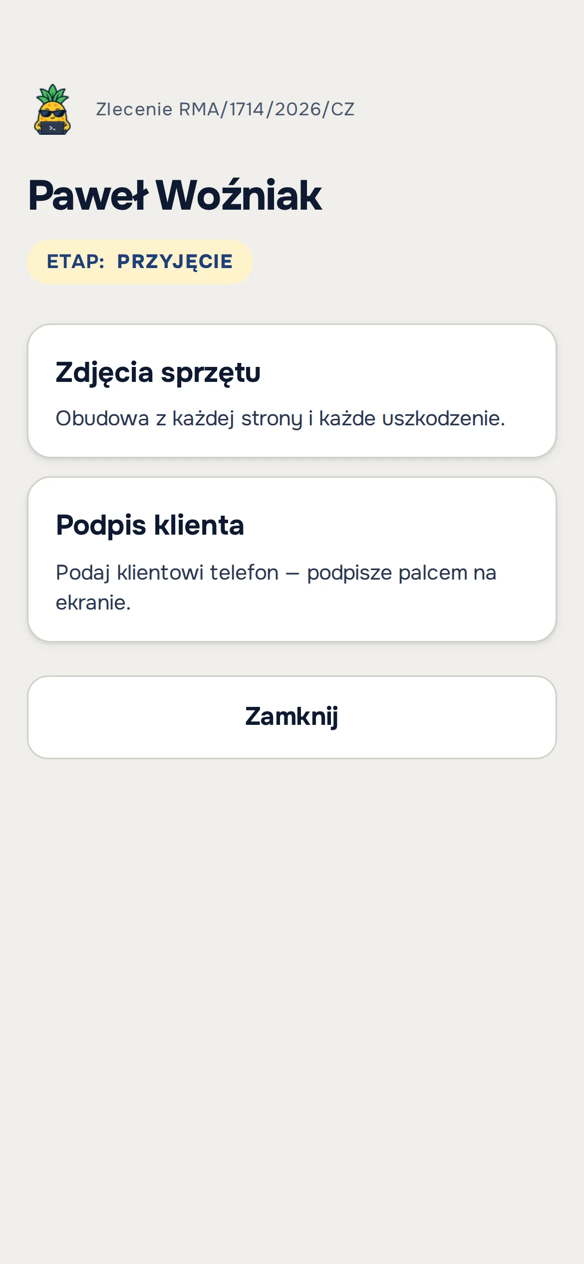 Telefon po zeskanowaniu kodu przy przyjęciu: zlecenie RMA/1714/2026/CZ, etap Przyjęcie, do wyboru Zdjęcia sprzętu i Podpis klienta – przykładowe dane
