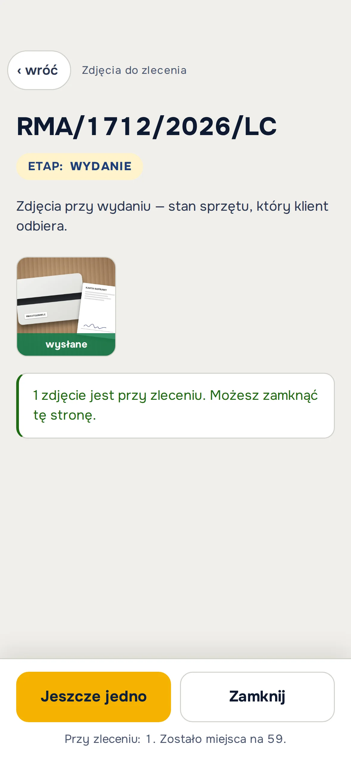 Telefon ze zdjęciami do zlecenia RMA/1712/2026/LC na etapie Wydanie: wysłane zdjęcie sprzętu z kartą naprawy – przykładowe dane