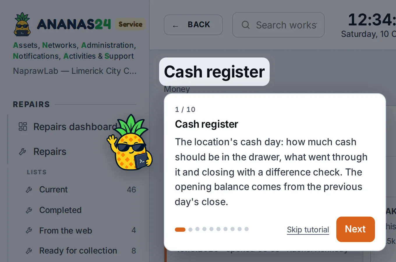 Tutorial in the till: the Ananas mascot highlights the screen header and explains the till day in speech bubble 1 of 10 – sample data